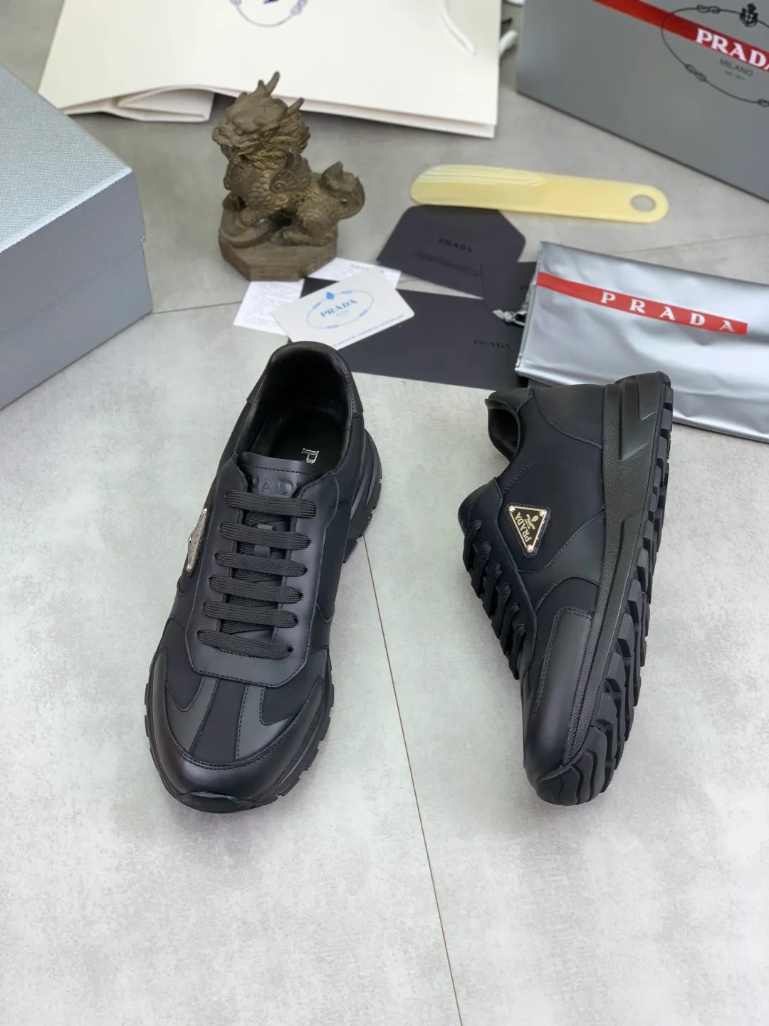Men's men's shoes💰P580💰【New model】Top quality, new popular models on the official website, which will never go out of style for a century,🆘 The trendy brand (Prada) mainly promotes popular models, avant-garde and versatile fashionable men's shoes, private version molding, cowhide surface splicing 1:1 oil edge processing... fashionable and simple, original imported cowhide interior cowhide feet; the atmosphere and personality are more fashionable, eye-catching and pursuing class. It will subvert old ideas and be a must-have for fashionistas who want to spend time with you! Must keep it! High-end comfort, high-end quality workmanship. Size: 38-44 Various colors available. full package